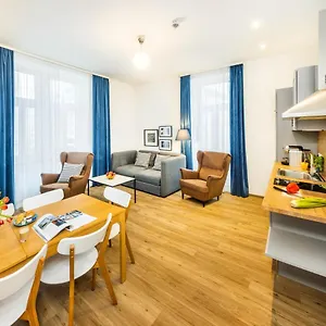 Jimmy's Emerald Aparthotel